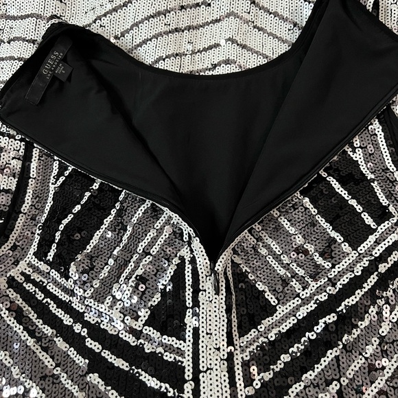 Beautiful GUESS Black and White Sequins Dress Size 6 - Picture 5 of 7